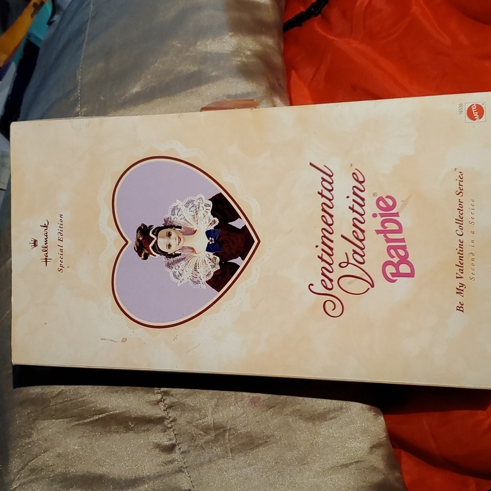 1996 Sentimental Valentine Bparbie & 1992 Valentine Fun Barbie